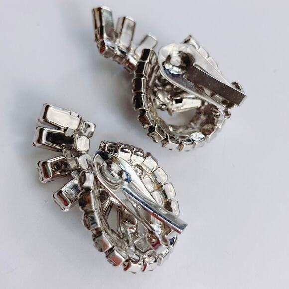 Mid Century Atomic Clear Rhinestone Clip On Earrings Swirl Baguette 50s Cocktail - Picture 8 of 9